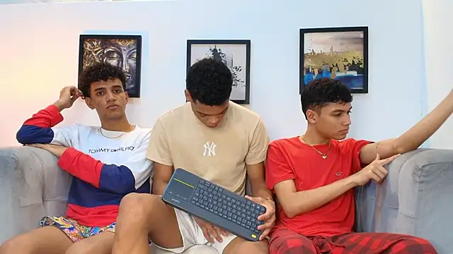 PRETTY FEM online show from 03.18.26