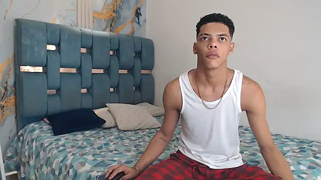 PRETTY FEM online show from 04.05.26