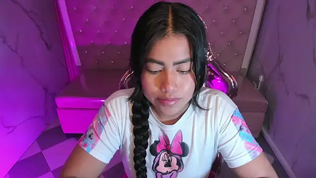 Snapshot of Victoria_b_ chatting on 10.02.25 Victoria b  online show from 10.02.25