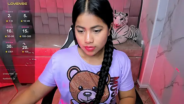 Snapshot of Victoria_b_ chatting on 10.10.25 Victoria b  online show from 10.10.25