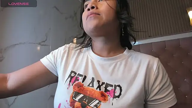 Snapshot of Victoria_b_ chatting on 10.18.25 Victoria b  online show from 10.18.25