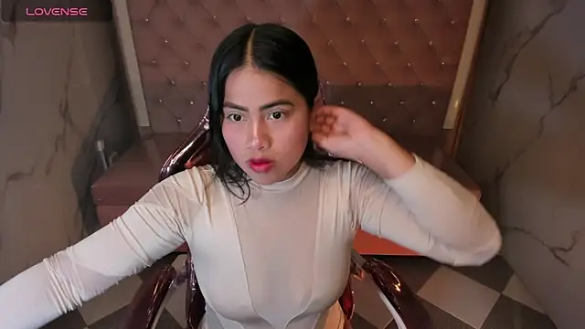 Snapshot of Victoria_b_ chatting on 10.20.25 Victoria b  online show from 10.20.25