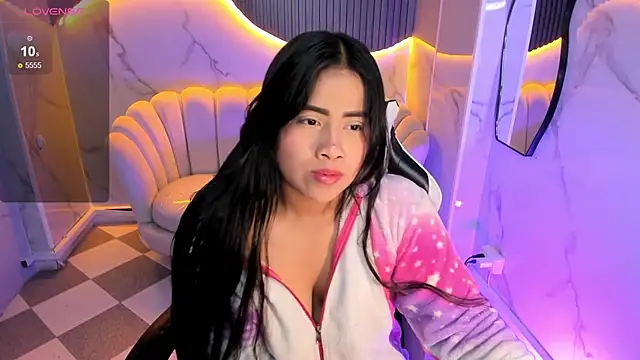 Snapshot of Victoria_b_ chatting on 10.23.25 Victoria b  online show from 10.23.25