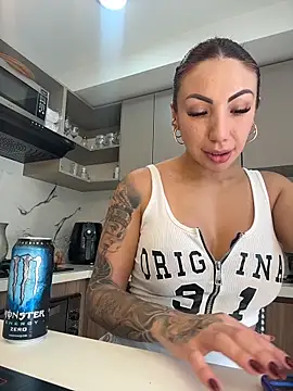 Sarahlove 90 online show from 12.21.25