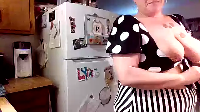 ScrawburryBBW online show from 09.26.25