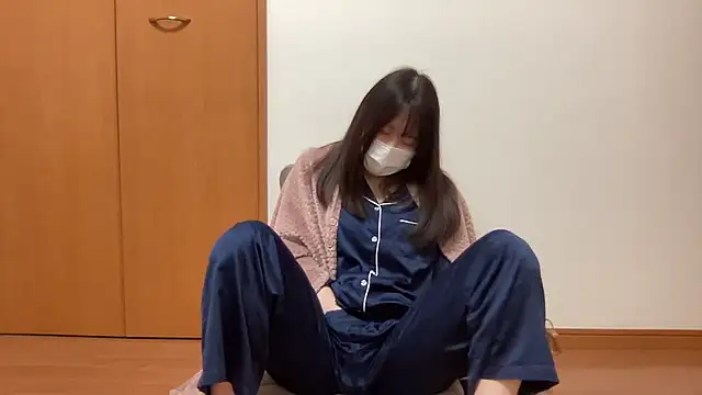 Snapshot of nuu_u chatting on 11.11.25 nuu u online show from 11.11.25