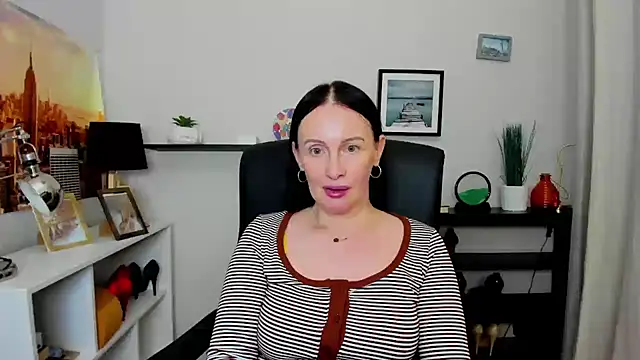 Velvet Jasmine online show from 10.14.25