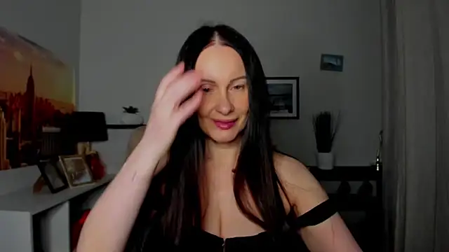 Snapshot of Velvet_Jasmine chatting on 12.03.25 Velvet Jasmine online show from 12.03.25