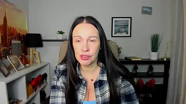 Snapshot of Velvet_Jasmine chatting on 12.18.25 Velvet Jasmine online show from 12.18.25