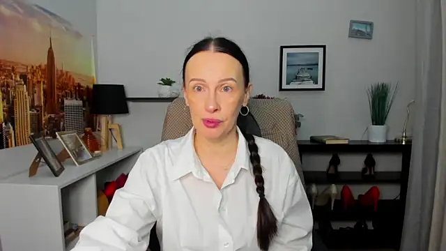 Snapshot of Velvet_Jasmine chatting on 12.19.25 Velvet Jasmine online show from 12.19.25