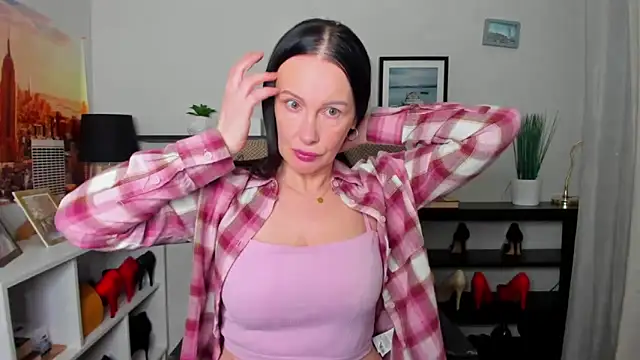 Snapshot of Velvet_Jasmine chatting on 12.20.25 Velvet Jasmine online show from 12.20.25