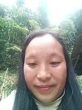 Snapshot of miss-su chatting on 04.29.26 miss-su online show from 04.29.26