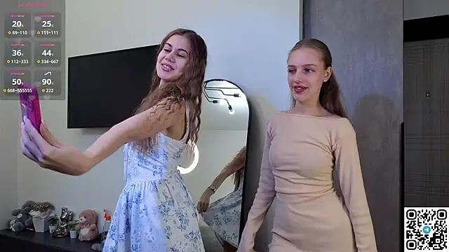 Snapshot of MorteBelle chatting on 05.04.26 MorteBelle online show from 05.04.26