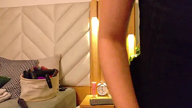 Snapshot of Zafiro_Gem_ chatting on 09.15.25 Zafiro Gem  online show from 09.15.25