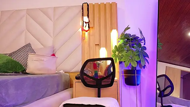 Snapshot of Zafiro_Gem_ chatting on 09.22.25 Zafiro Gem  online show from 09.22.25