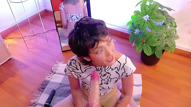 Snapshot of Zafiro_Gem_ chatting on 09.30.25 Zafiro Gem  online show from 09.30.25