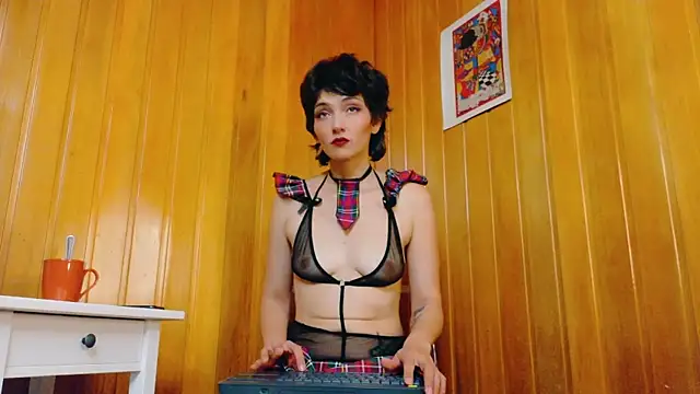 Snapshot of Zafiro_Gem_ chatting on 10.16.25 Zafiro Gem  online show from 10.16.25