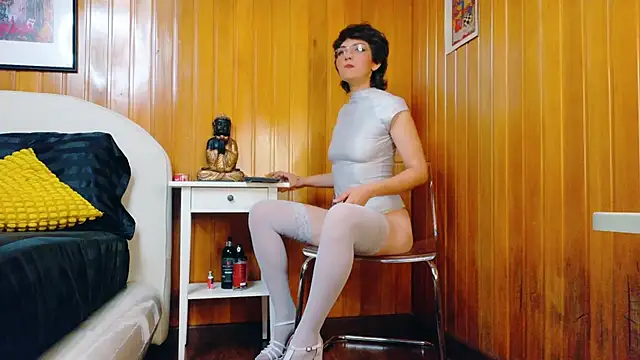 Snapshot of Zafiro_Gem_ chatting on 10.20.25 Zafiro Gem  online show from 10.20.25