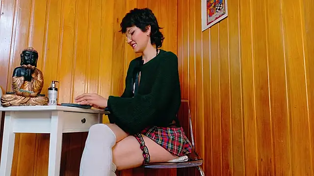 Snapshot of Zafiro_Gem_ chatting on 10.21.25 Zafiro Gem  online show from 10.21.25