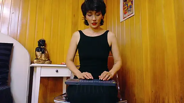 Snapshot of Zafiro_Gem_ chatting on 10.28.25 Zafiro Gem  online show from 10.28.25