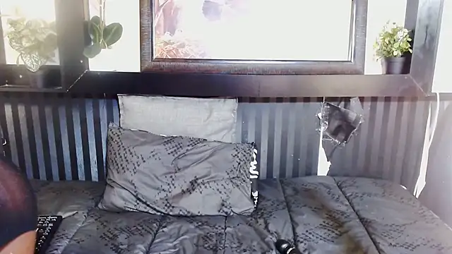 Snapshot of DarkQueen25x chatting on 10.11.25 DarkQueen25x online show from 10.11.25