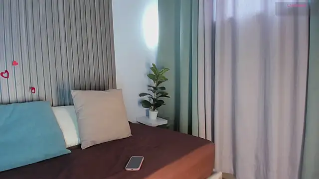 Snapshot of HelenaCole- chatting on 02.14.26 HelenaCole- online show from 02.14.26