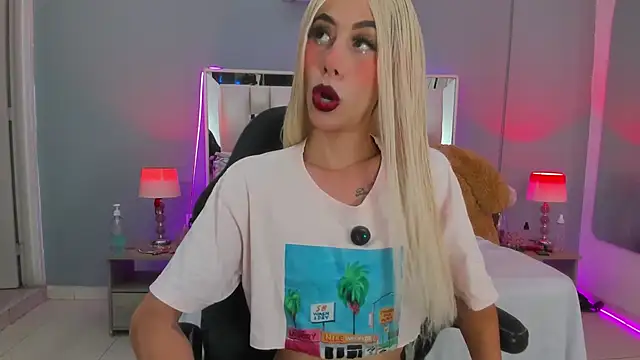 Snapshot of Darlyn_tenderhot__ chatting on 10.18.25 Darlyn tenderhot   online show from 10.18.25