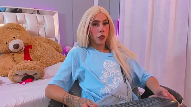 Snapshot of Darlyn_tenderhot__ chatting on 10.24.25 Darlyn tenderhot   online show from 10.24.25