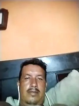 Snapshot of colombiano198720 chatting on 09.24.25 colombiano198720 online show from 09.24.25