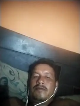 Snapshot of colombiano198720 chatting on 10.02.25 colombiano198720 online show from 10.02.25