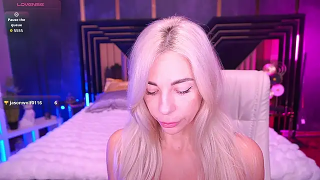 BellaRayyy online show from 11.30.25