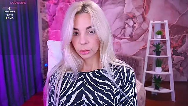 BellaRayyy online show from 12.02.25