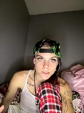 Snapshot of ittybittymeryssa chatting on 11.17.25 ittybittymeryssa online show from 11.17.25