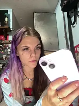 Snapshot of ittybittymeryssa chatting on 12.04.25 ittybittymeryssa online show from 12.04.25