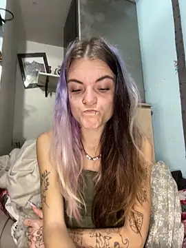 Snapshot of ittybittymeryssa chatting on 12.17.25 ittybittymeryssa online show from 12.17.25