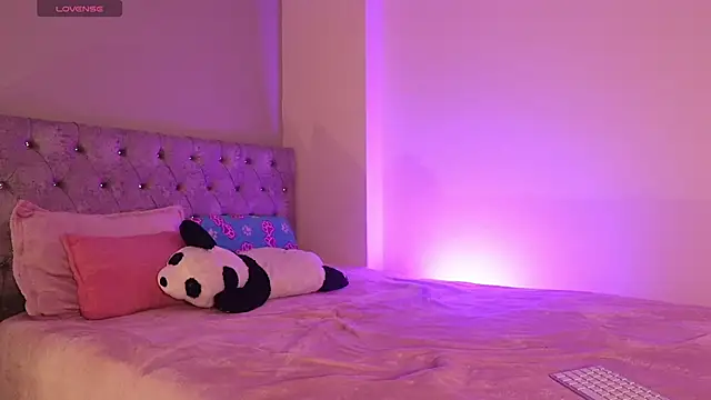 Alisha Olsen  online show from 11.10.25