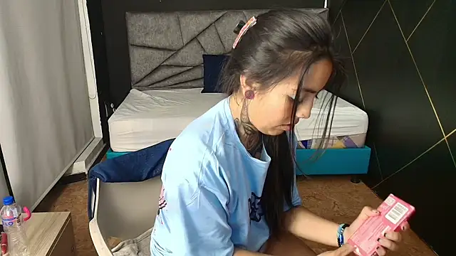 LiaMonroee  online show from 10.28.25