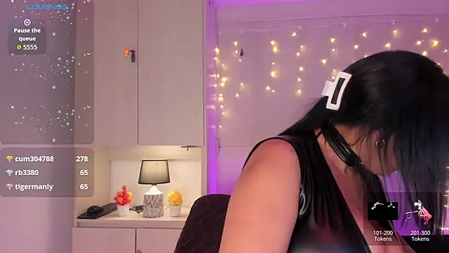 Snapshot of VickyRuiz_ chatting on 05.26.26 VickyRuiz online show from 05.26.26