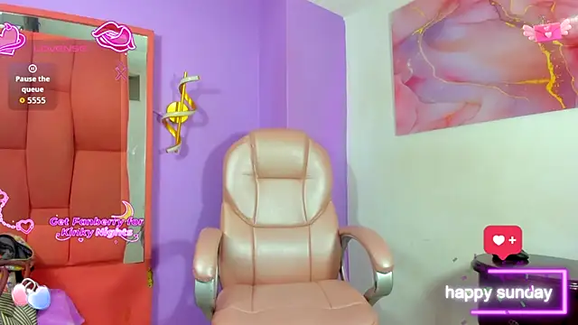 Snapshot of VICTORIAOBEY chatting on 11.17.25 VICTORIAOBEY online show from 11.17.25