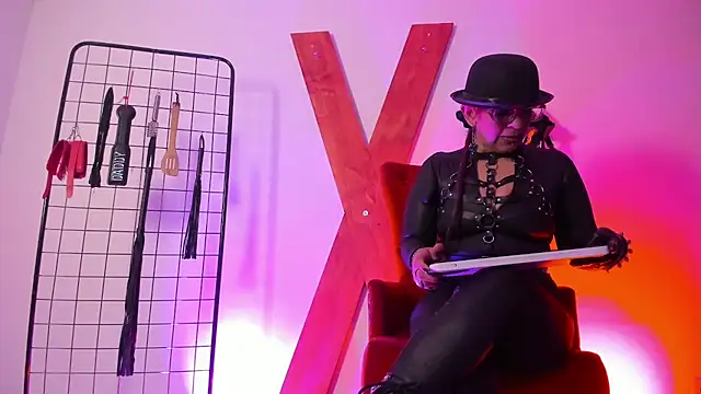 Miss Mirandaa online show from 11.22.25