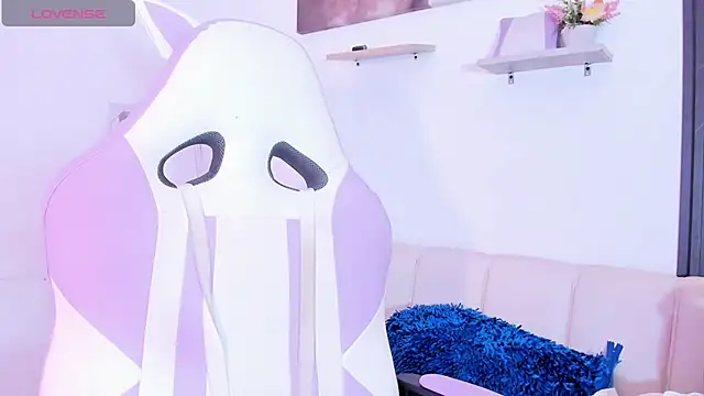 Gabrielaa Miller  online show from 09.23.25