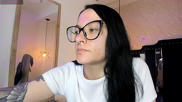 Zami Escobar of online show from 11.18.25