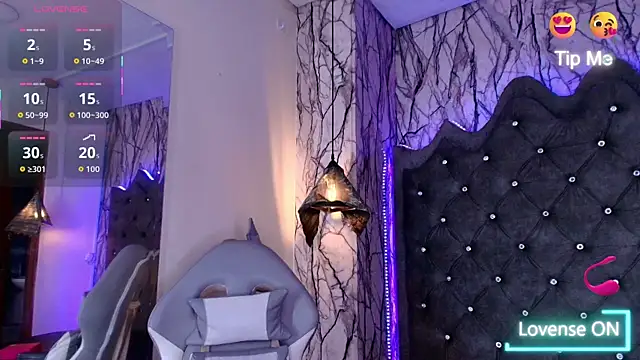 Zami Escobar of online show from 04.08.26