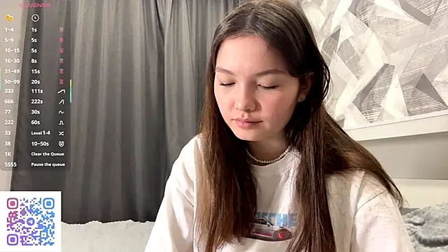 KiraVelvet online show from 11.15.25