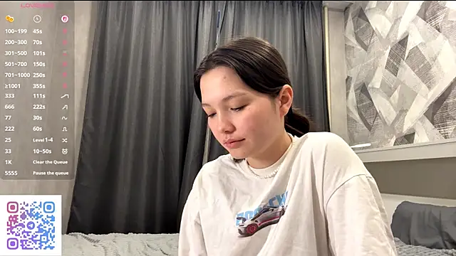 KiraVelvet online show from 11.21.25