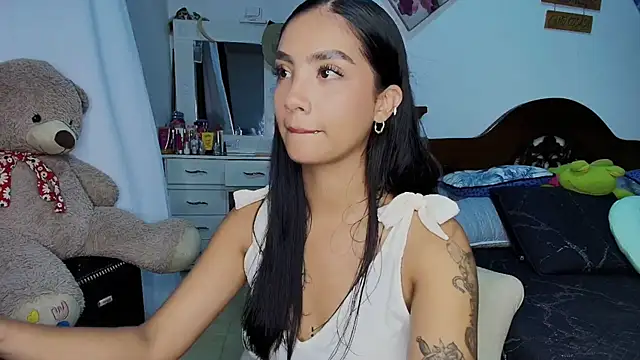 mia yireth online show from 10.08.25