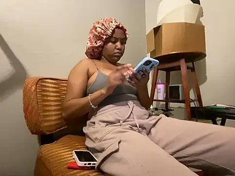 Snapshot of princesslivv chatting on 05.27.26 princesslivv online show from 05.27.26
