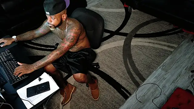 SLANGONDEMHOES online show from 10.02.25