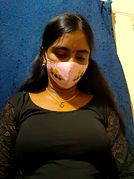 Snapshot of mini-queen chatting on 01.31.26 mini-queen online show from 01.31.26