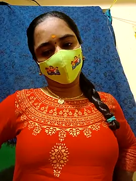 Snapshot of mini-queen chatting on 02.10.26 mini-queen online show from 02.10.26